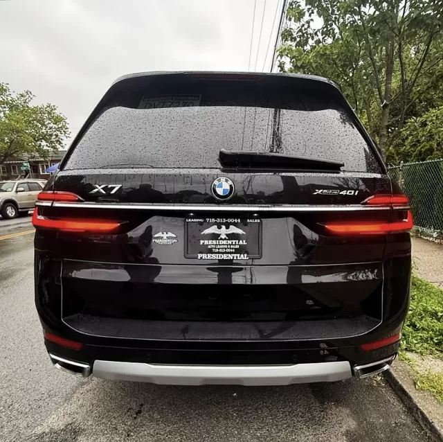 2025 bmw x7: the flagship of luxury suvs